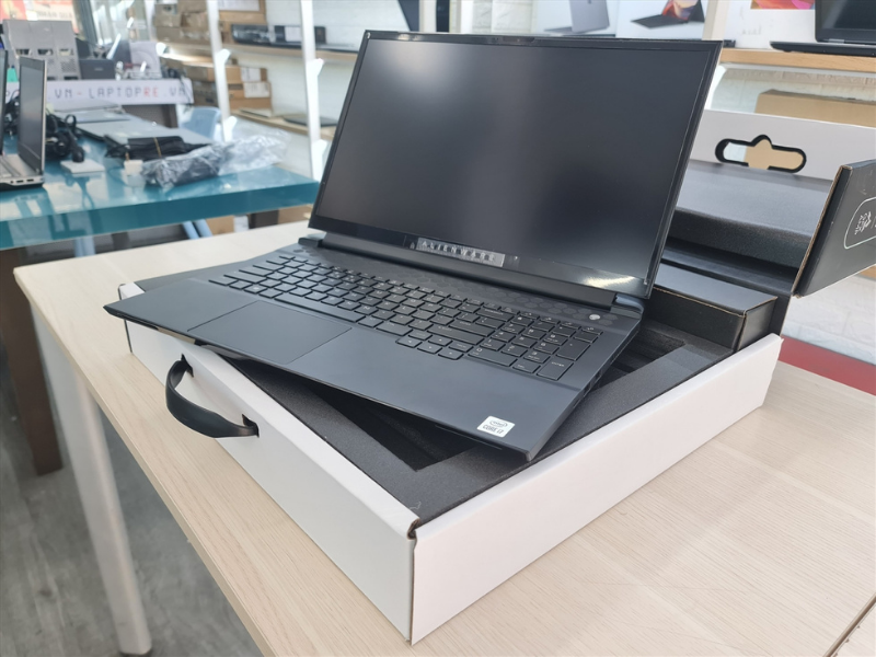 Dell alienware M17 R3