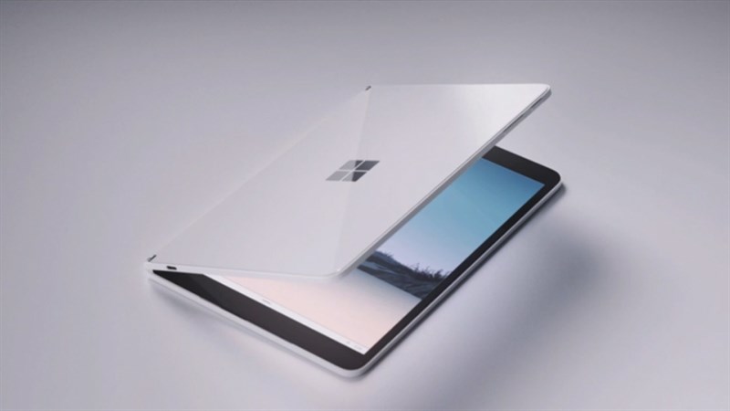 Microsoft Surface Neo bất ngờ lộ ảnh thực tế trên tay người dùng, thậm chí còn xuất hiện trong phim Netflix